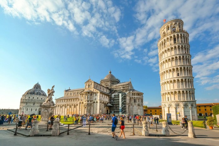 Italian city not known for its many perfectly upright buildings