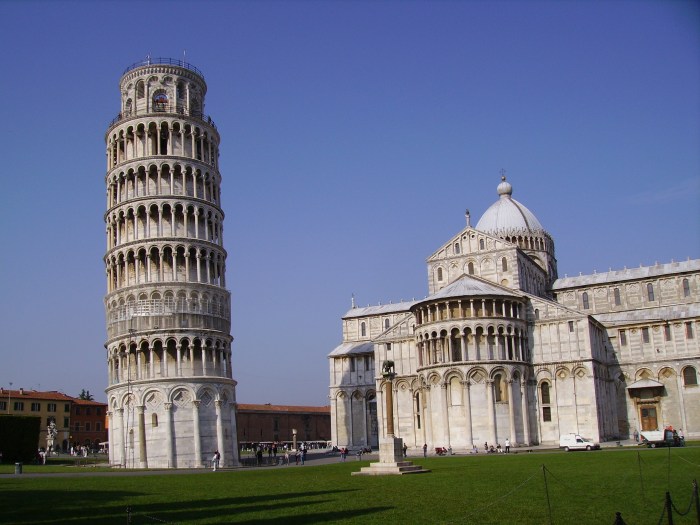 Italian city not known for its many perfectly upright buildings