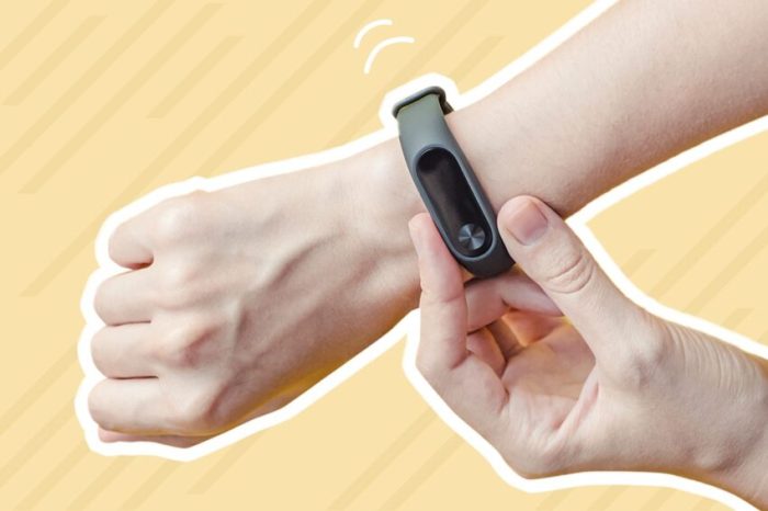 How does a pedometer help people reach their fitness goals